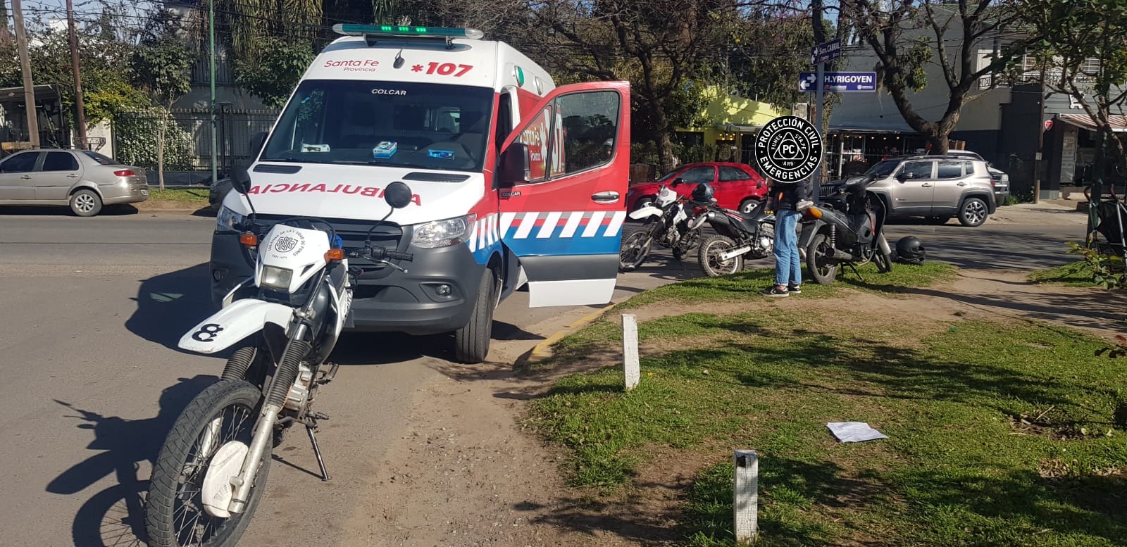 Funes: un motociclista terminó herido en un choque contra un auto 